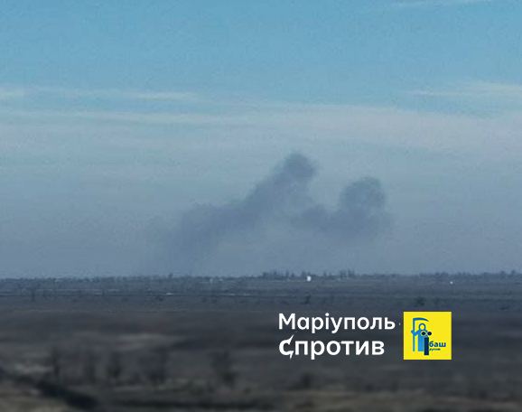 Чули три вибухи. В окупованому Маріуполі "бавовна", є прильоти, - мерія